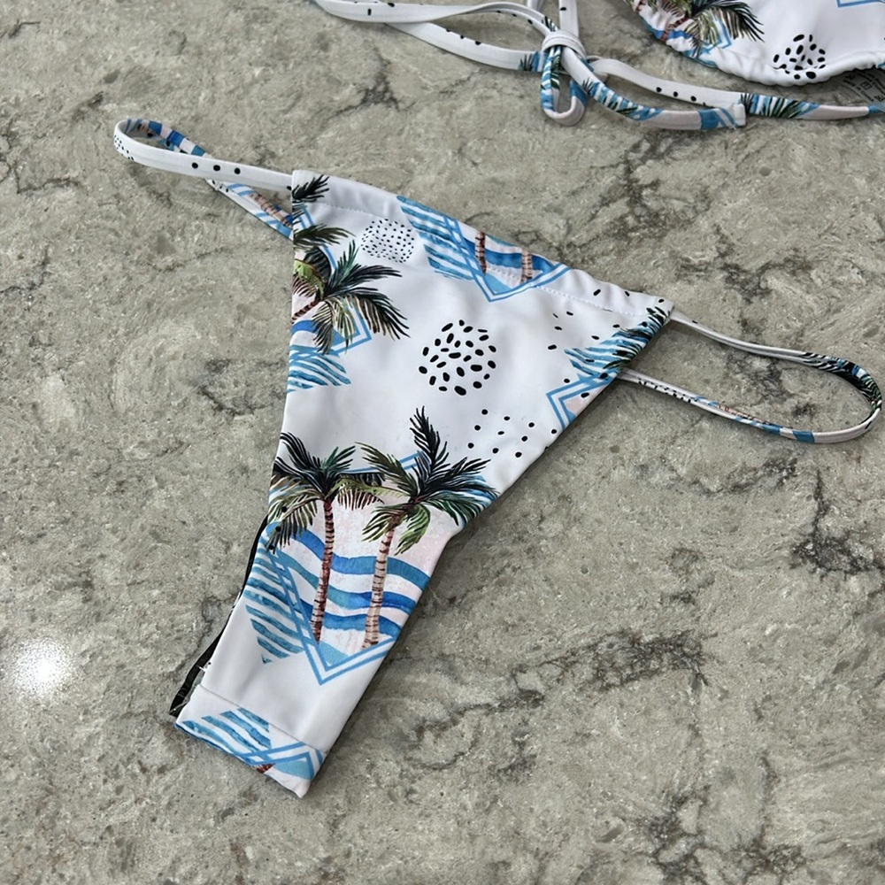 NWOT Triangle Bikini 👙 - Picture 2 of 4